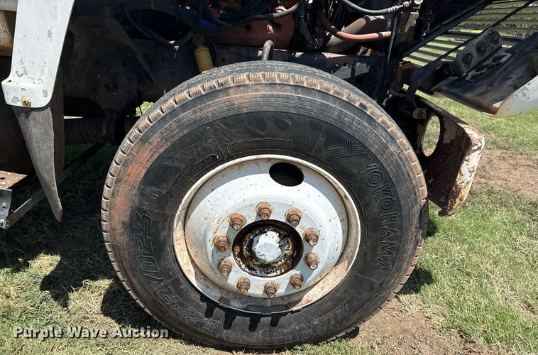 image for item DS3843 1982 Ford LNT8000 truck cab and chassis