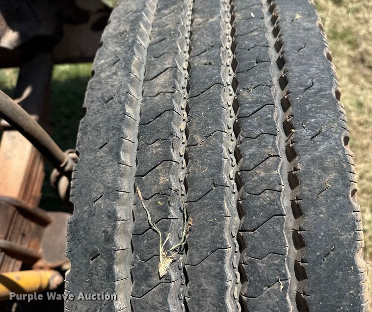 image for item DS3843 1982 Ford LNT8000 truck cab and chassis