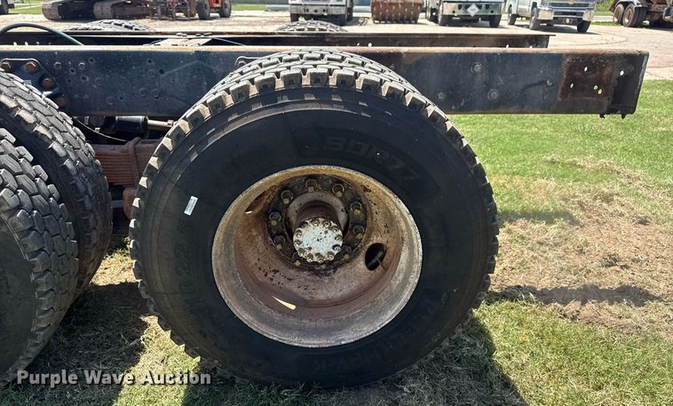 image for item DS3843 1982 Ford LNT8000 truck cab and chassis