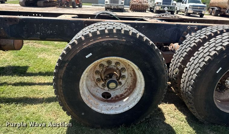 image for item DS3843 1982 Ford LNT8000 truck cab and chassis