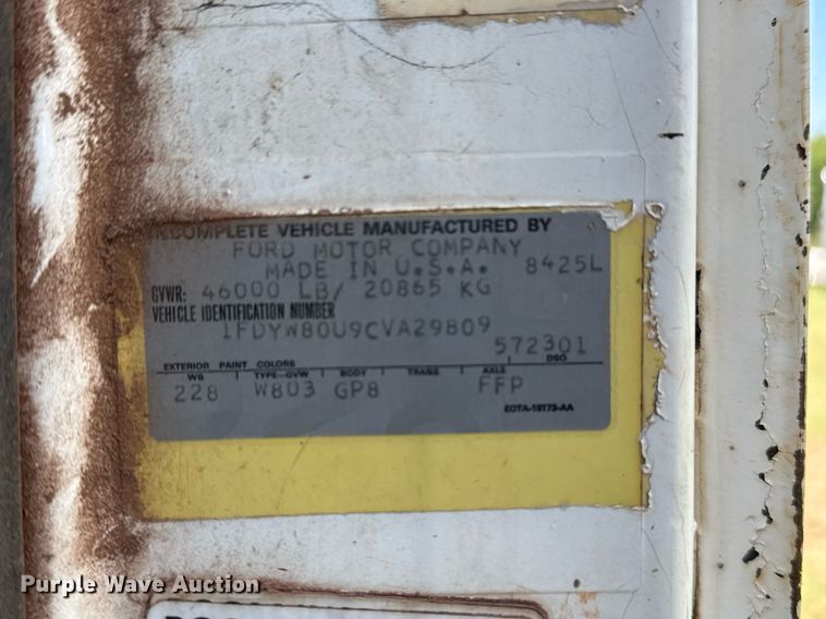 image for item DS3843 1982 Ford LNT8000 truck cab and chassis