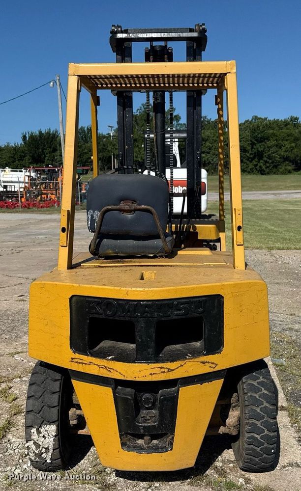 image for item DS3853 Komatsu FG20 forklift