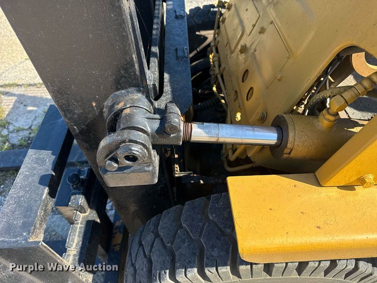 image for item DS3853 Komatsu FG20 forklift