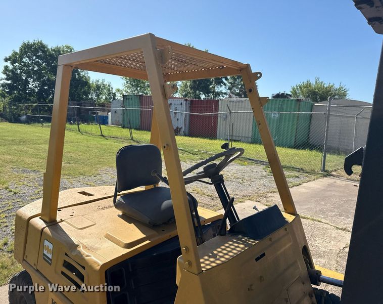 image for item DS3853 Komatsu FG20 forklift