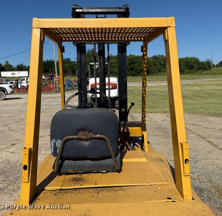 image for item DS3853 Komatsu FG20 forklift