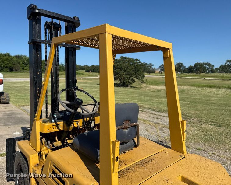 image for item DS3853 Komatsu FG20 forklift