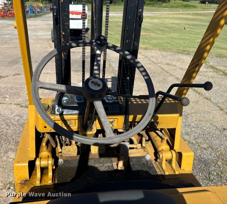 image for item DS3853 Komatsu FG20 forklift