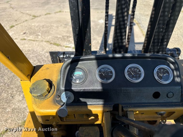 image for item DS3853 Komatsu FG20 forklift