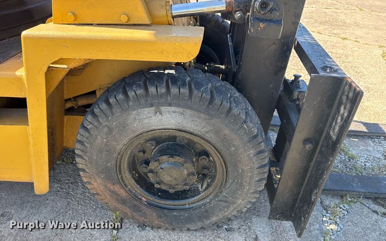 image for item DS3853 Komatsu FG20 forklift