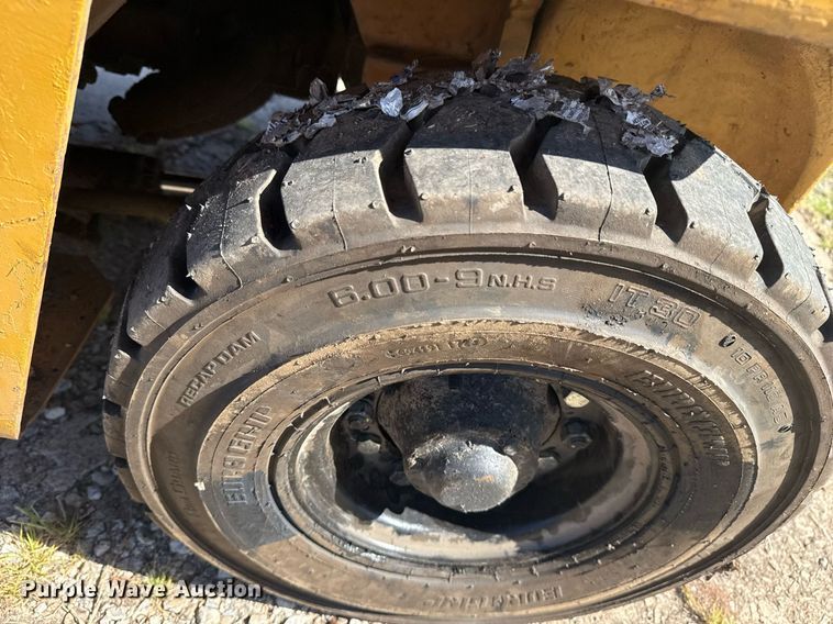 image for item DS3853 Komatsu FG20 forklift