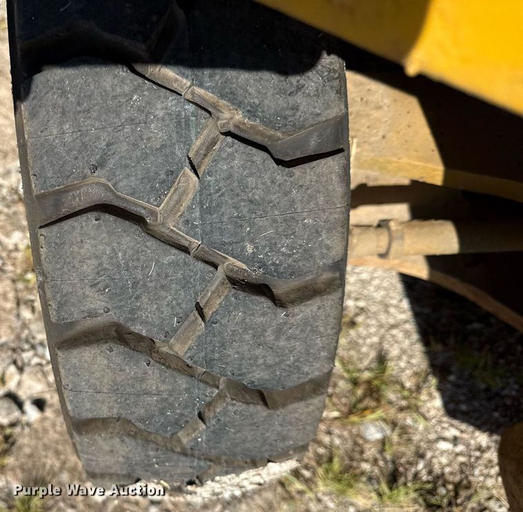 image for item DS3853 Komatsu FG20 forklift