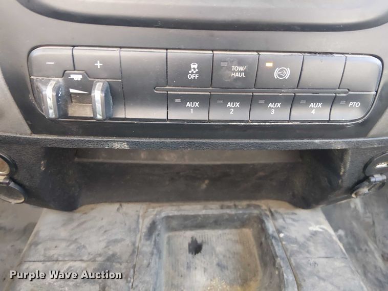 image for item DS3857 2018 Dodge Ram 5500 flatbed truck