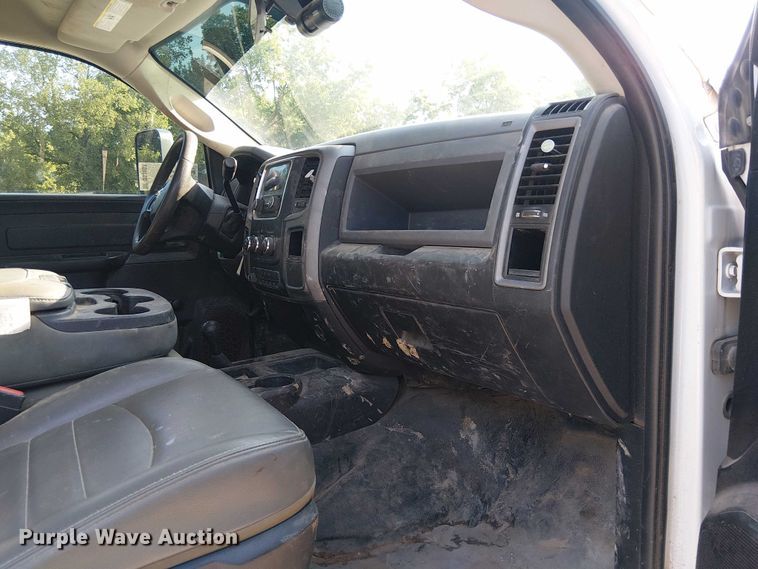 image for item DS3857 2018 Dodge Ram 5500 flatbed truck