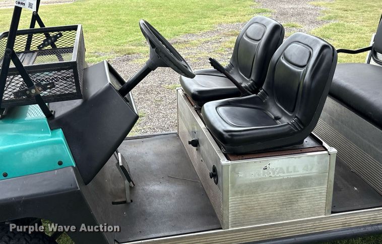 image for item DT6700 2005 Club Car Carryall 472 golf cart