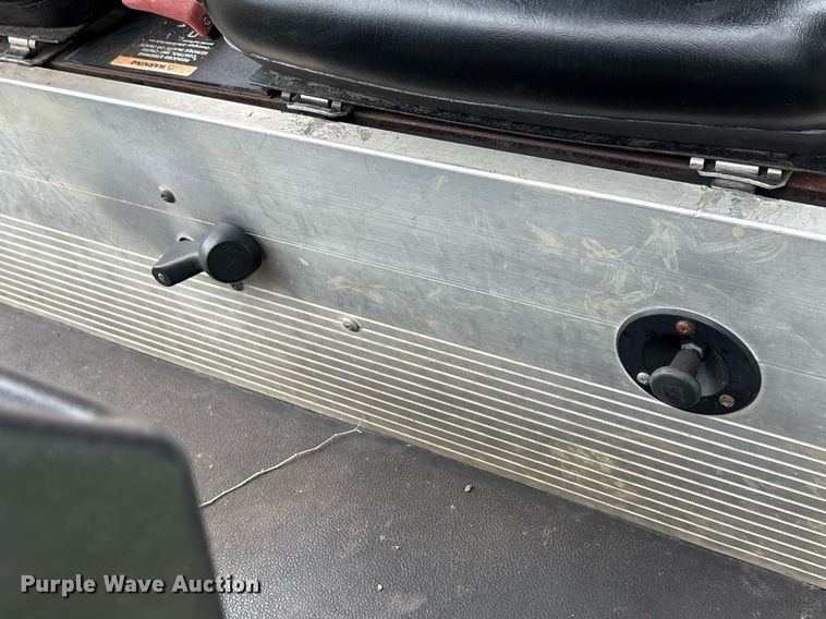 image for item DT6700 2005 Club Car Carryall 472 golf cart