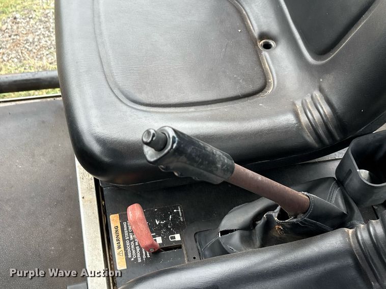 image for item DT6700 2005 Club Car Carryall 472 golf cart