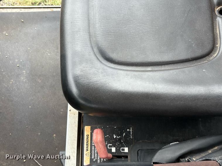 image for item DT6700 2005 Club Car Carryall 472 golf cart