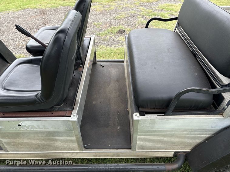 image for item DT6700 2005 Club Car Carryall 472 golf cart