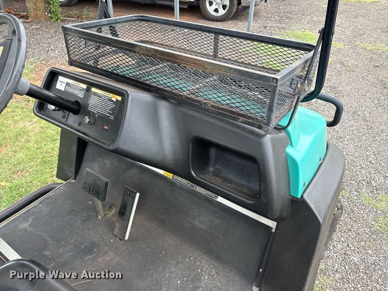 image for item DT6700 2005 Club Car Carryall 472 golf cart