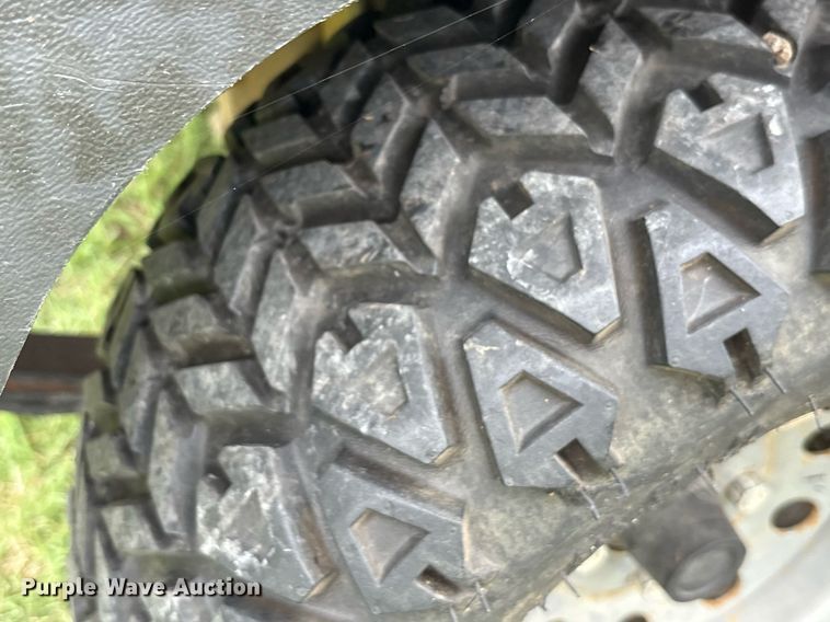 image for item DT6700 2005 Club Car Carryall 472 golf cart