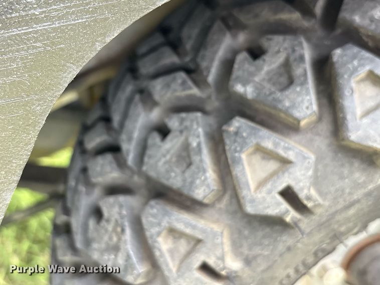 image for item DT6700 2005 Club Car Carryall 472 golf cart