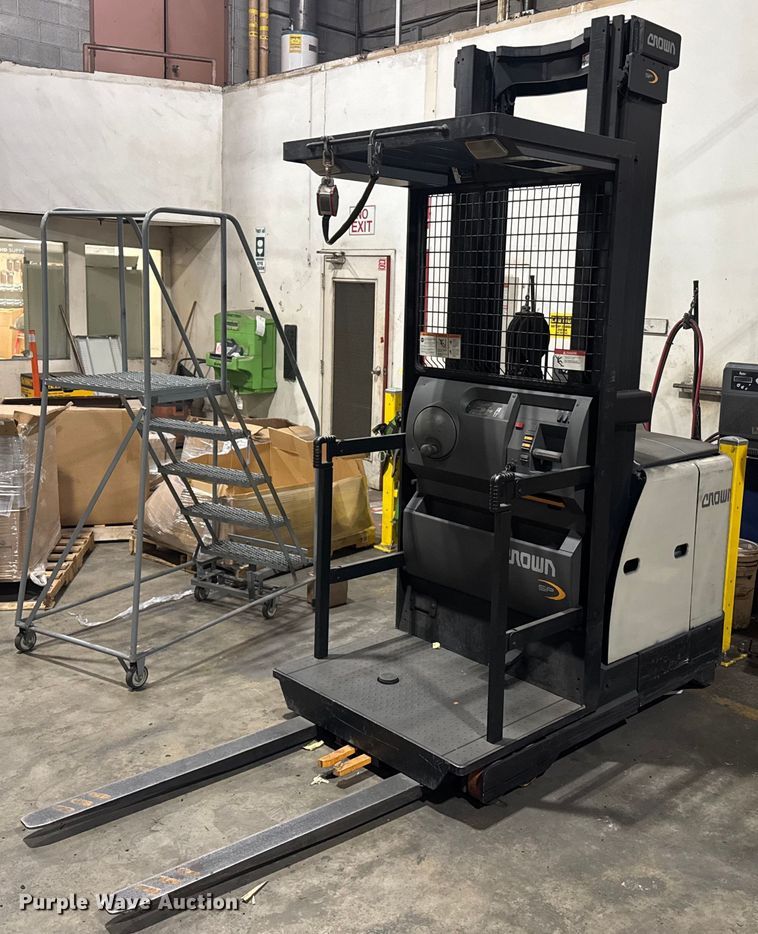 image for item DU7944 2018 Crown SP3520-30 order picker