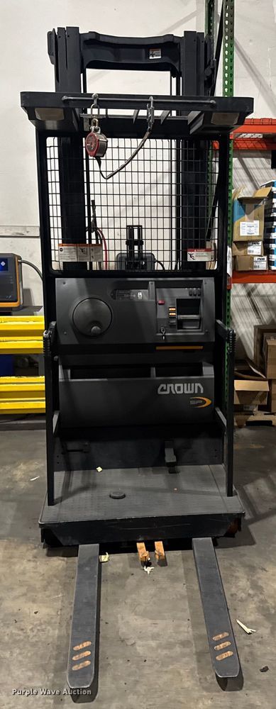 image for item DU7944 2018 Crown SP3520-30 order picker