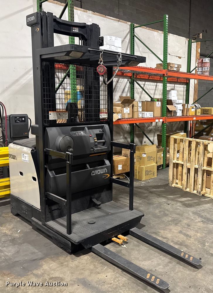 image for item DU7944 2018 Crown SP3520-30 order picker