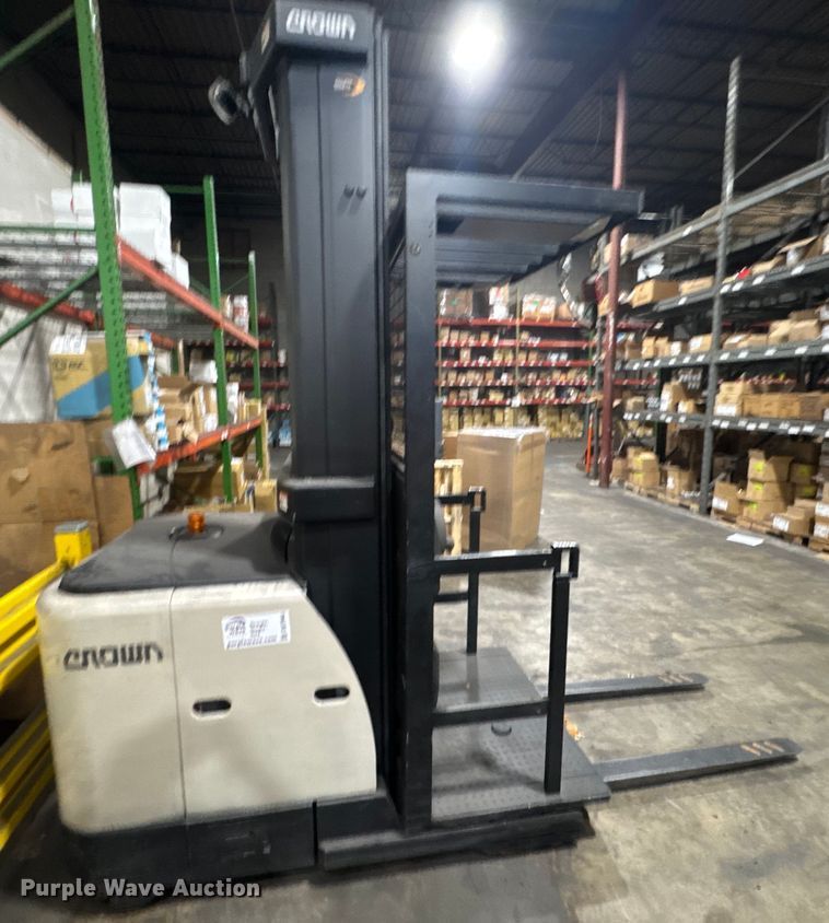 image for item DU7944 2018 Crown SP3520-30 order picker