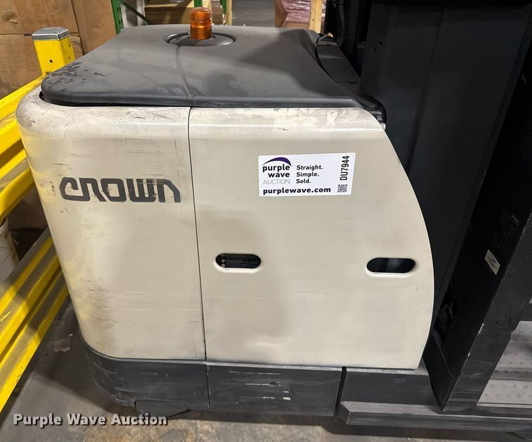 image for item DU7944 2018 Crown SP3520-30 order picker