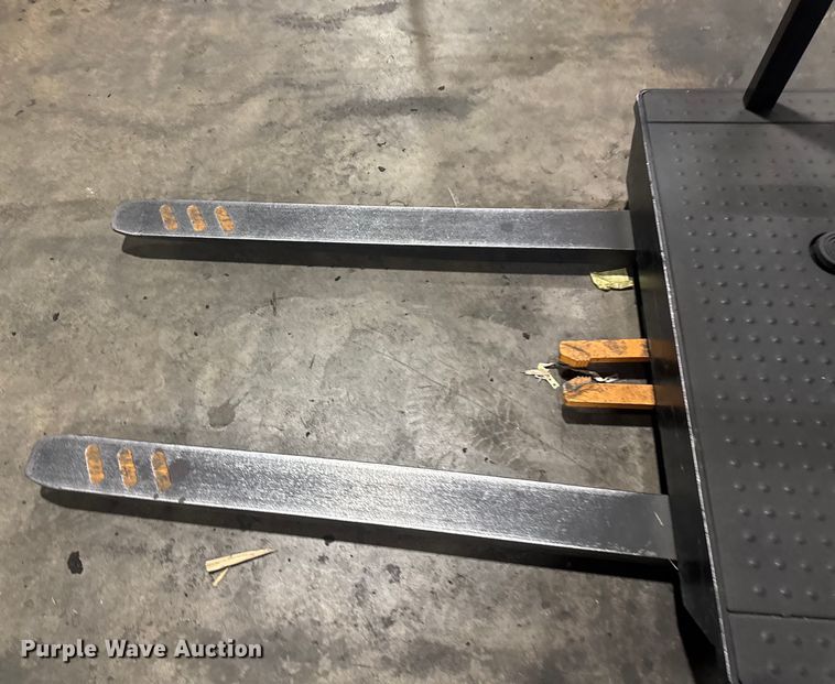 image for item DU7944 2018 Crown SP3520-30 order picker