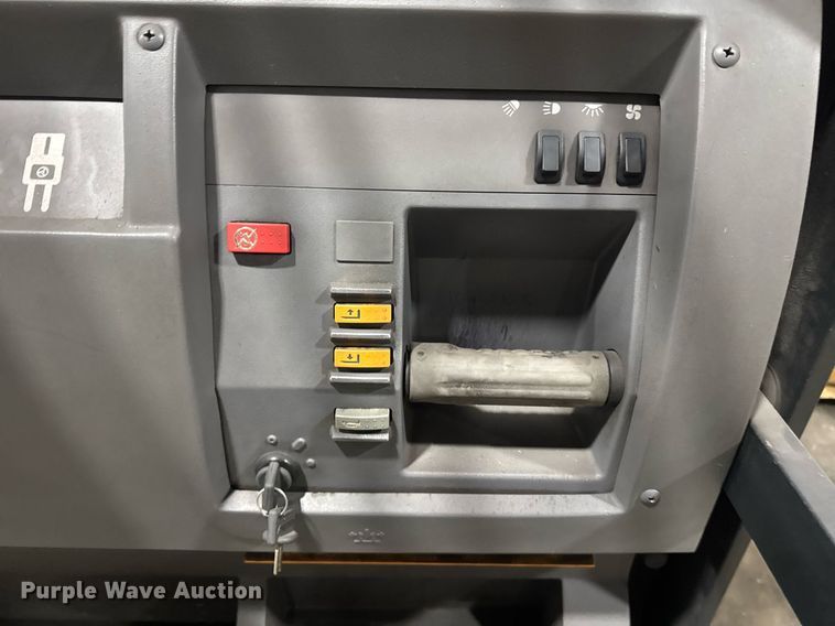 image for item DU7944 2018 Crown SP3520-30 order picker