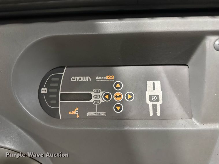 image for item DU7944 2018 Crown SP3520-30 order picker