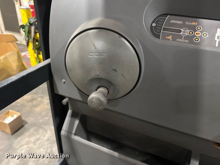 image for item DU7944 2018 Crown SP3520-30 order picker