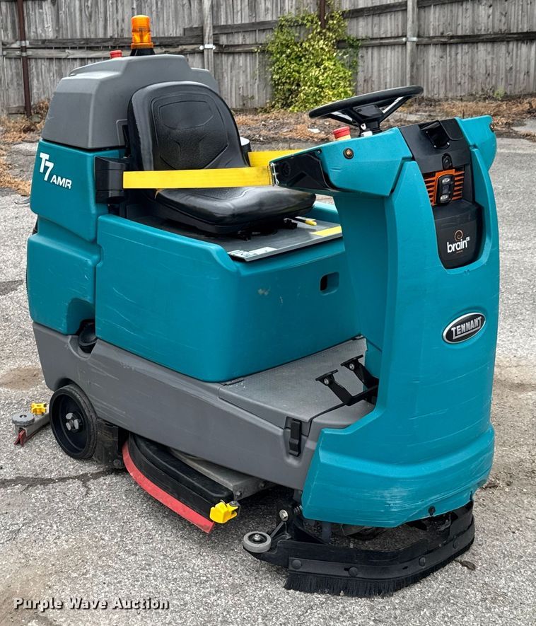 image for item DU9041 2019 Tennant T7AMR floor scrubber