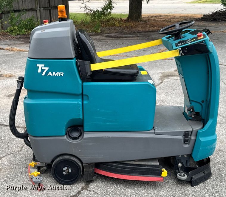 image for item DU9041 2019 Tennant T7AMR floor scrubber