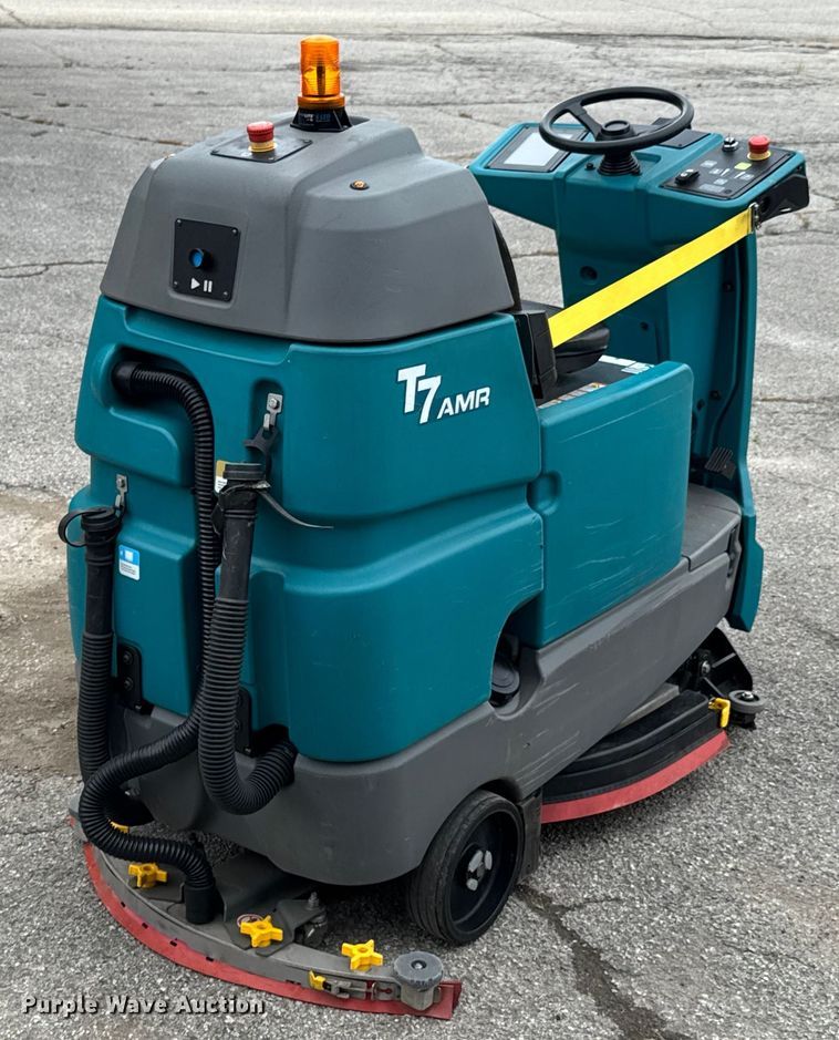 image for item DU9041 2019 Tennant T7AMR floor scrubber
