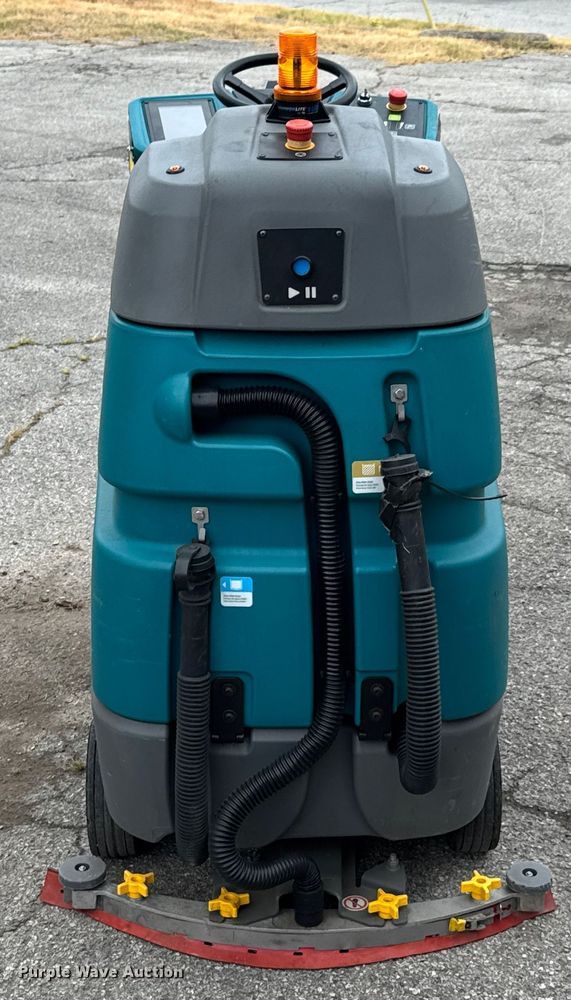 image for item DU9041 2019 Tennant T7AMR floor scrubber