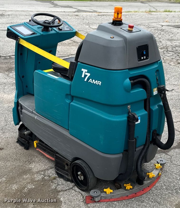 image for item DU9041 2019 Tennant T7AMR floor scrubber