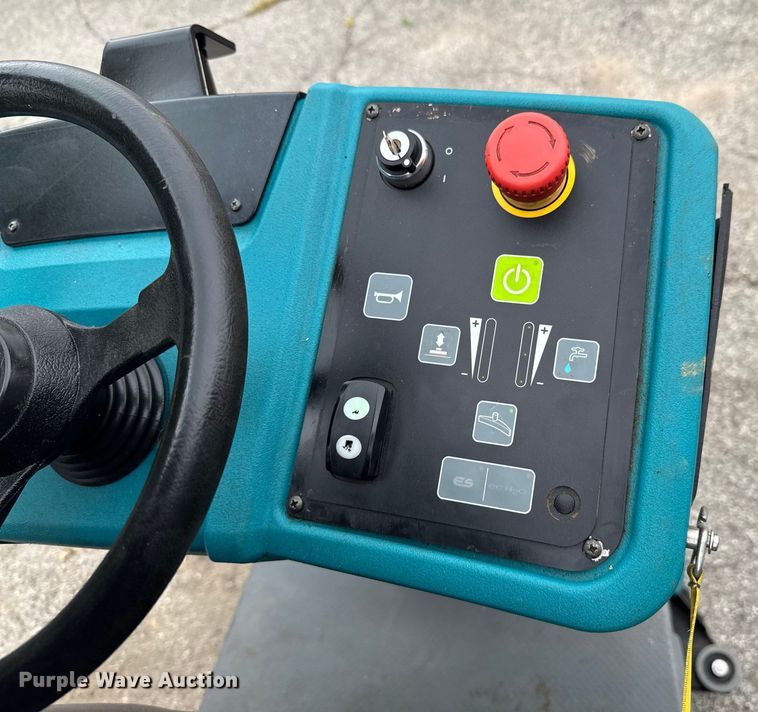 image for item DU9041 2019 Tennant T7AMR floor scrubber