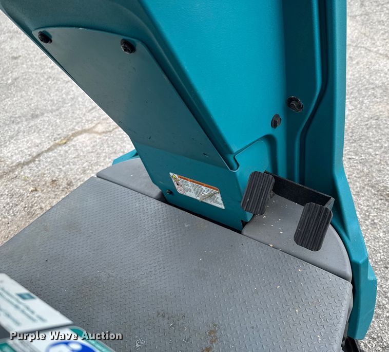 image for item DU9041 2019 Tennant T7AMR floor scrubber