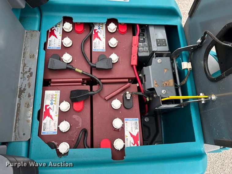 image for item DU9041 2019 Tennant T7AMR floor scrubber