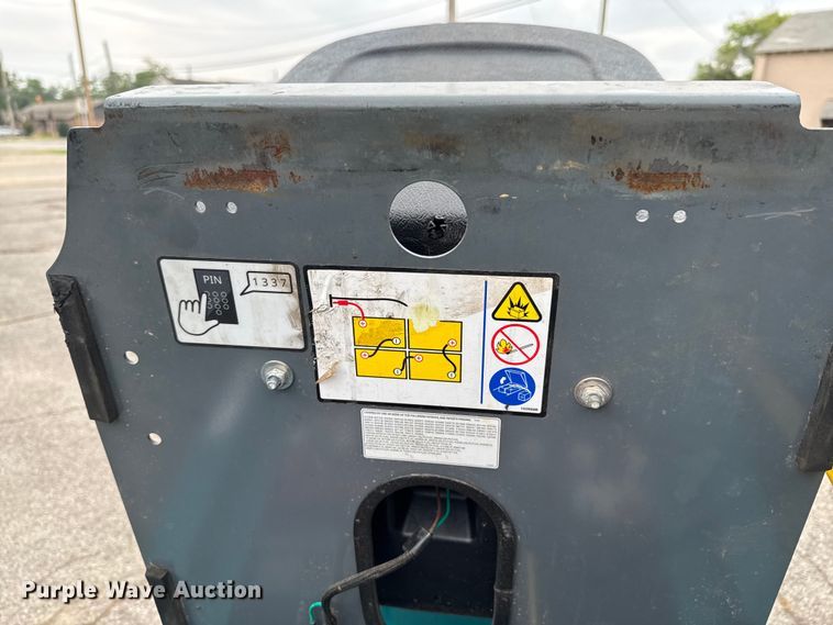 image for item DU9041 2019 Tennant T7AMR floor scrubber