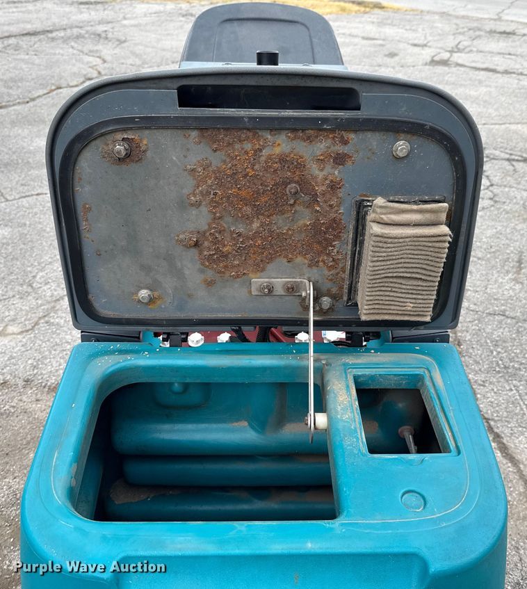 image for item DU9041 2019 Tennant T7AMR floor scrubber