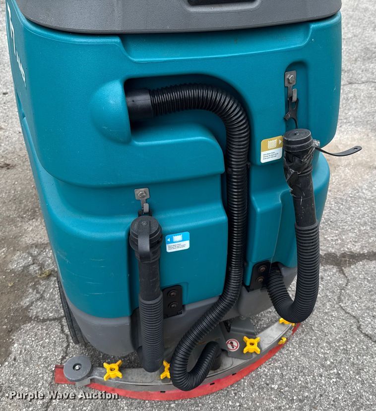 image for item DU9041 2019 Tennant T7AMR floor scrubber