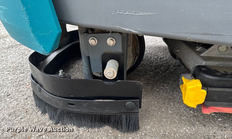image for item DU9041 2019 Tennant T7AMR floor scrubber