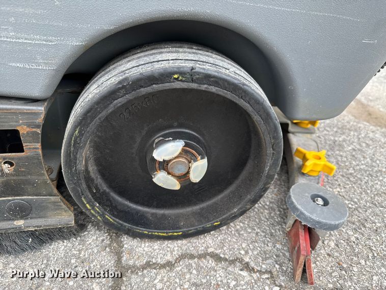 image for item DU9041 2019 Tennant T7AMR floor scrubber