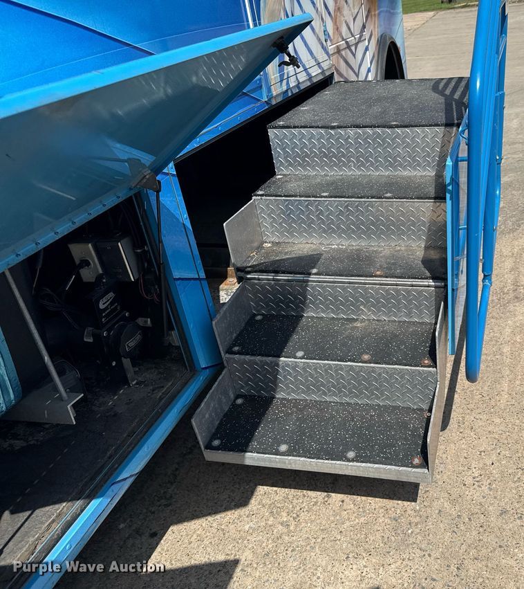 image for item DU9358 2003 Spartan Motors  mobile dentist clinic bus