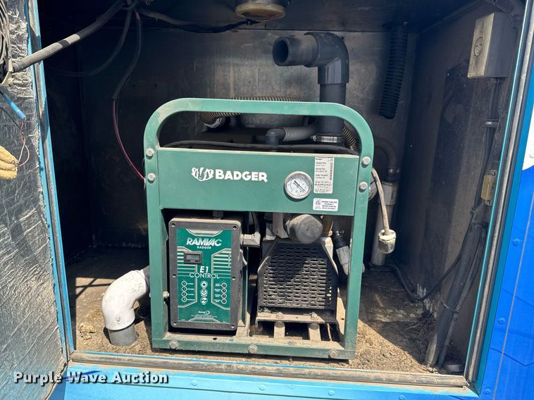 image for item DU9358 2003 Spartan Motors  mobile dentist clinic bus