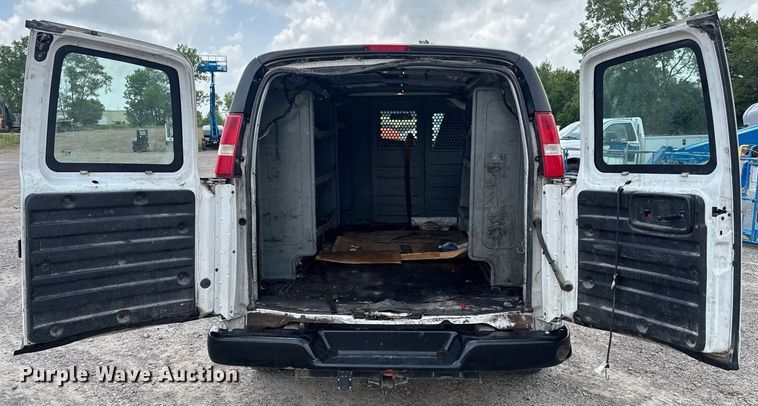 image for item DU9359 2019 Chevrolet Express 2500 van